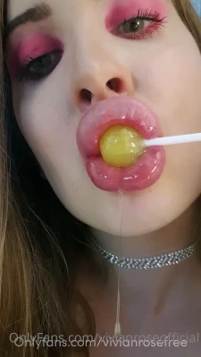 vivian_rose - Trapped close to me. But I feel like you're not going to make much of