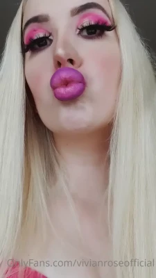 vivian_rose - Do you wanna mess up the bed with me tonight? 😁😈🫦🥵💋