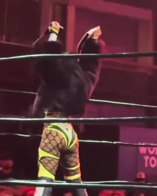 sashabankswwe - Squats! Burgers afterwards... 🍔🐖