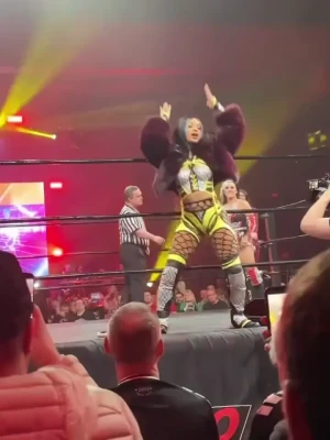 sashabankswwe - Chaude et toi ?
