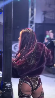 sashabankswwe - It’s cold and I’m horny.