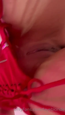 fayeblonde - Relaxing in a bubble bath 🧼 with this phat pussy out looking