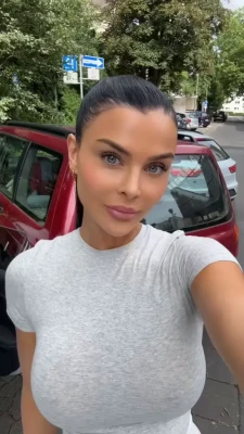 lisadelpiero - Would you rub lotion into these titties?