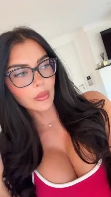 lisadelpiero - would you lick every wrinkle on my scrunched soles?😈