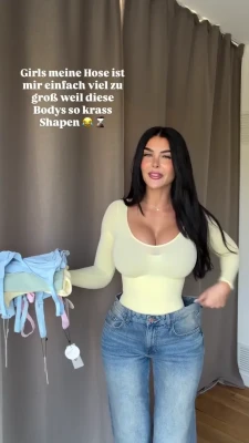 lisadelpiero - handful🤚🏻🍒🤭