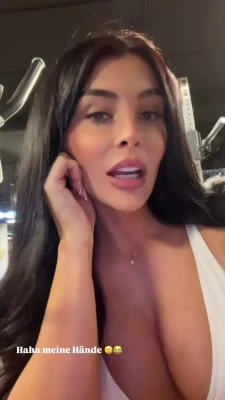 lisadelpiero - This dance starts off slow and then gets sultry. I squeeze my huge
