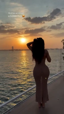 lisadelpiero - I love my body don't you?
