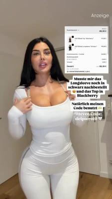 lisadelpiero - Its a very good chick for me 😈  The sexy @shailoshana 🥰 really