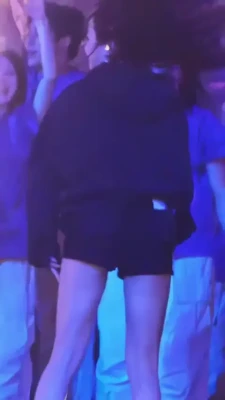 hhh.e_c.v - can i touch that booty ? 😉