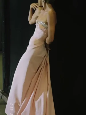julianne_hough - https://onlyfans.com/1238239075/remukira