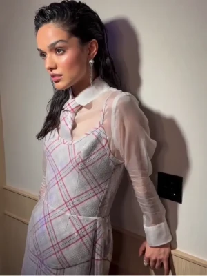 rachelzegler - Passando pra desejar um findi bem gostosinho 🥵🔥
