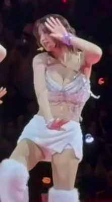 Momo - Teasing my butthole and squirting 🙊