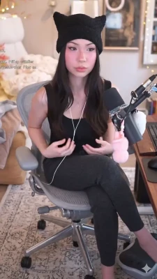 quarterjade - Dreaming 💭 about a fat cock 😈