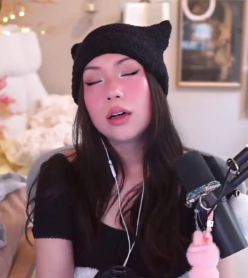 quarterjade - Floating bewbs 💦  Going to make some long videos with dancing and