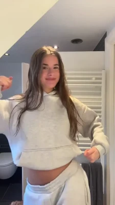 oohlisax - Strike a pose x