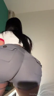 aura.xx - no panties 😋