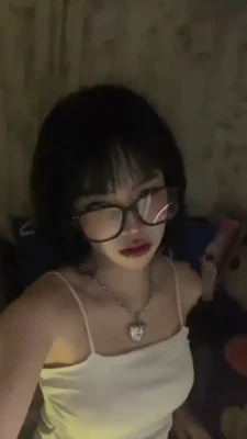 katearucan - do you like how my asshole peaks out???
