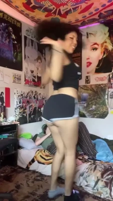 makeoutradio2.0 - What would you do to make me cum in those panties?