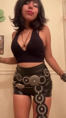 makeoutradio2.0 - How do these stockings make my butt look?