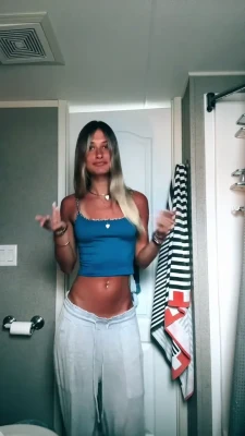 cararhodee - Which photo is better, 1 or 2? 😈