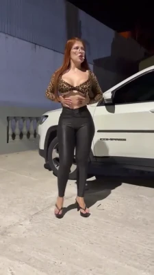 oficial.kellycris - I love teasing you baby.. watch me strip for you and make you cum!