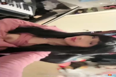 yourtokengirl - lap dance anyoneee?😈