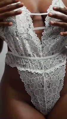 adeline._.thompson - Boobieeessss! 👀