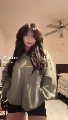 yukiifoxx - hows that smell