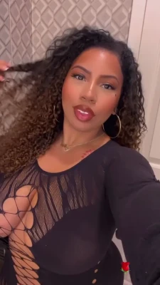 forevercurlybri - Who want to see me rub it ;) booty weekly video! Check your dms!