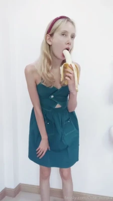 cute_aurora - Who wants to suck it 😋