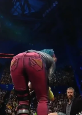 wwe_asuka - No panties 😅