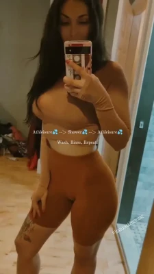 thejewishmermaid - Think I could wrap this ass around that pole? $20 to find out
