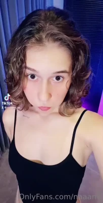 naaami_of - Wanna take all these stinky farts on your face? 🤭 Quer todos esses