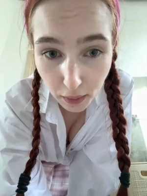 sofia_prettiness - Bounce on that fucking dick boy...  Sliding my raw Daddy cock in and