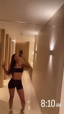 stormreid - Do I look like I know what I'm doing? I wish my hands were big enough