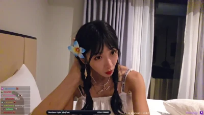 jinnytty - Tip $5 to squeeze my tits! All squeezes rewarded with treats!! 🍒