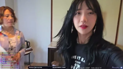 jinnytty - Get down & eat 👅 At least that’s what Daddy says😈You want