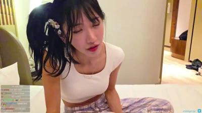 jinnytty - Cum join me by the pool papi…