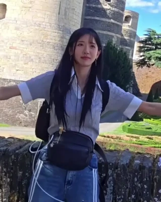 jinnytty - Just FYI the messaging here isn't great today, your tease video will