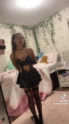 mostly.mayaa - Who want to see me rub it ;) booty weekly video! Check your dms!