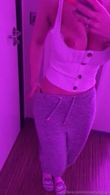 xbrooklynbluex - I send sexy strip tease videos to anyone who spoils me off my