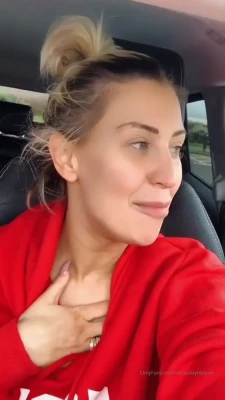 xbrooklynbluex - She was on all fours, vibrator and cumming hard.