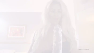 xbrooklynbluex - Close up Massage #drool Who wants to be my sun screen helper for the