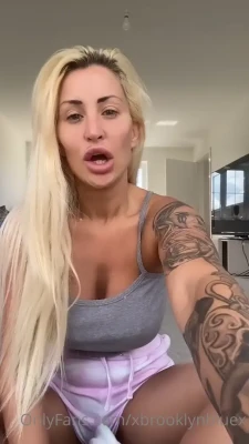 xbrooklynbluex - Just a random pose 😅😅 Do you like it? What is the part you like