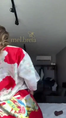 mel.breia - Craving a view that'll make you weak in the knees? 😈🍑DM me and