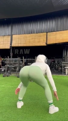 okyyloiviaa - if i was a guy id jerk off to my tits too 🥵