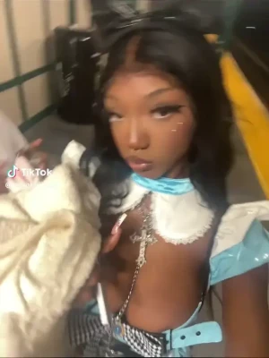 ww.princessmar - Wanna help me to wash my back? 😜