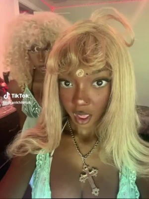 ww.princessmar - Happy Friday loves!