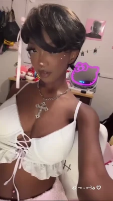 ww.princessmar - You know where to find the whole clip in messages 🤤💗