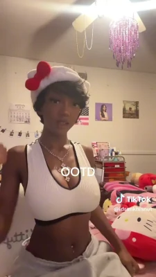 ww.princessmar - wanna cuddle in bed all day?